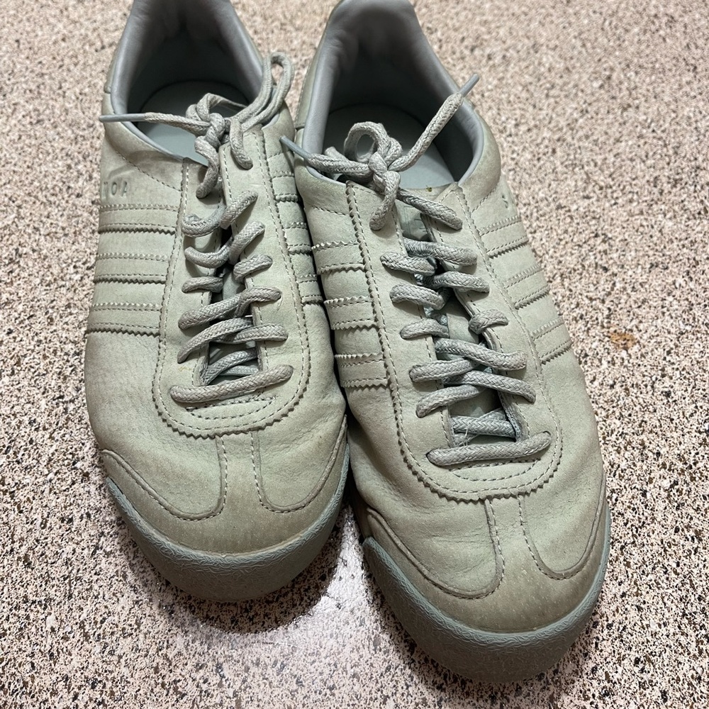 Adidas shoes size 6 good condition